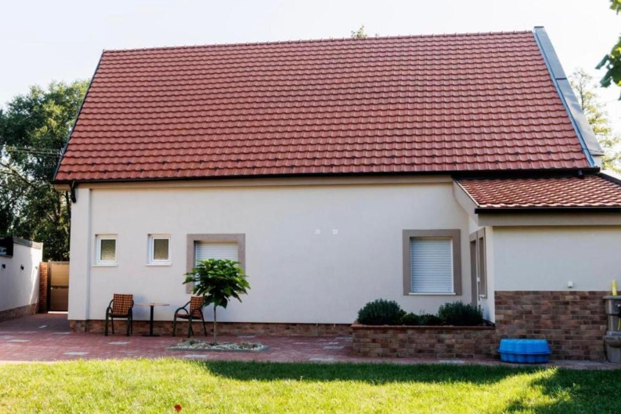 Kollar D Guest House - Prenociste Rooms Subotica Eksteriør billede