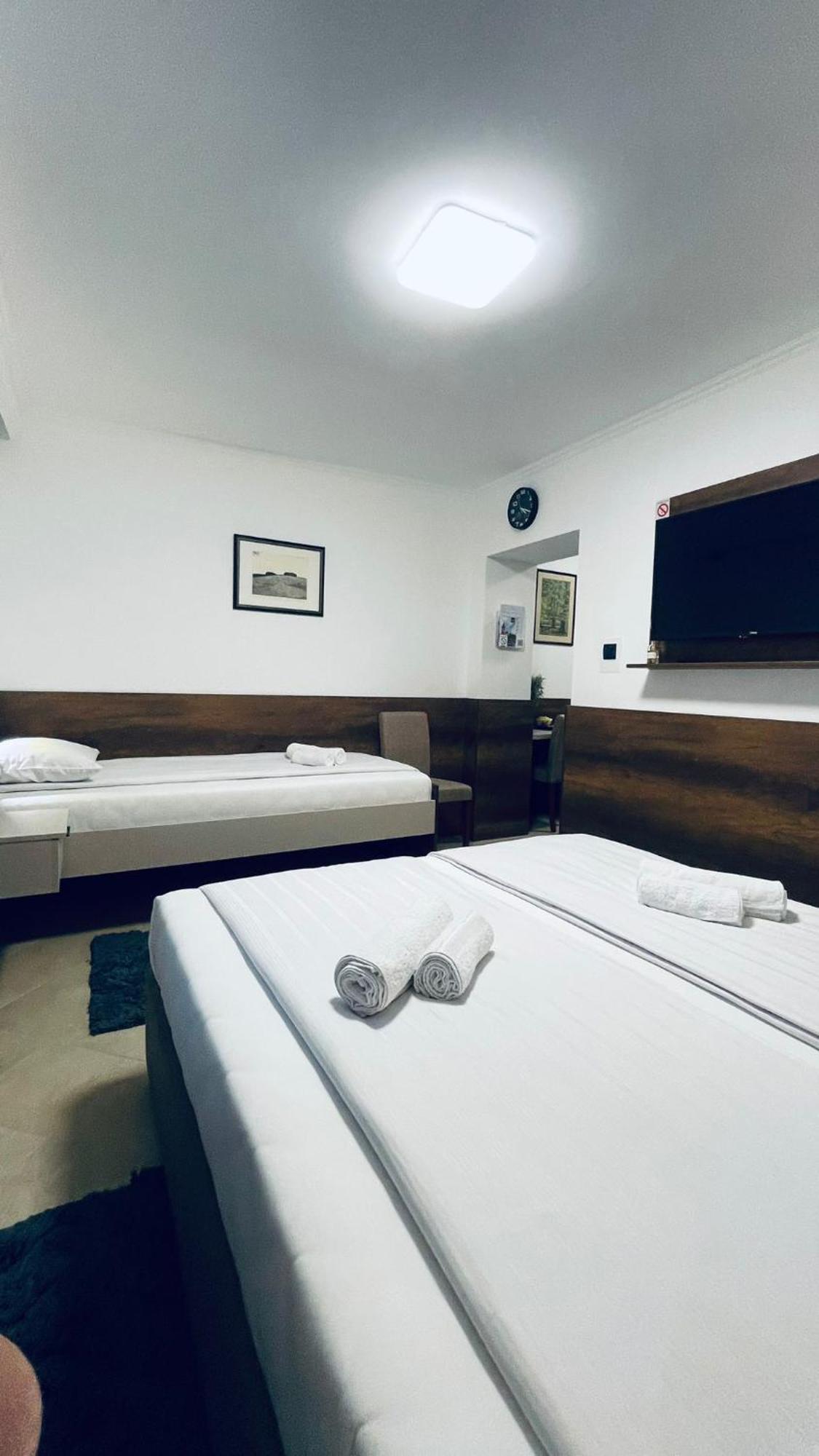 Kollar D Guest House - Prenociste Rooms Subotica Eksteriør billede